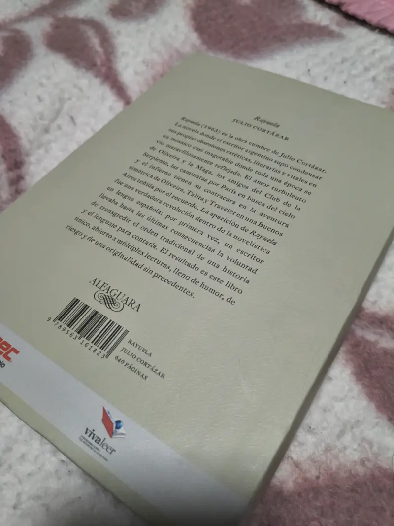 Libro Rayuela de Julio Cortázar - 2