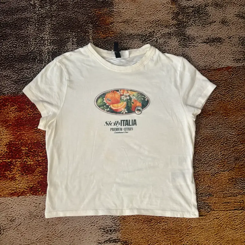 Polera blanca con diseño