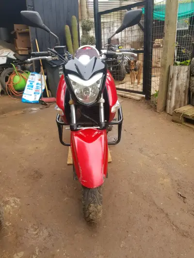 Moto roja deportiva usada - miniatura 2