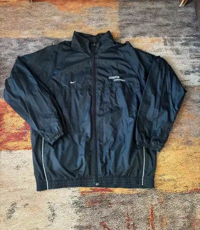 Chaqueta deportiva negra Nike - miniatura 1