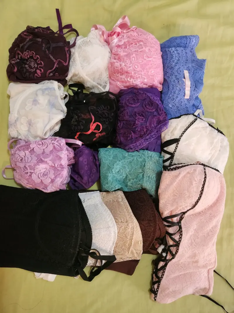 Conjunto de lencería variada - 1