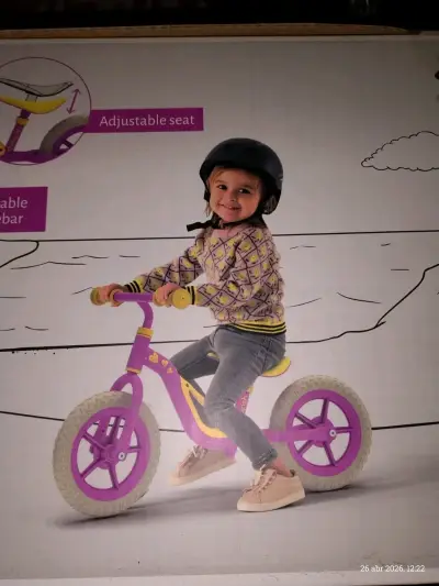 Bicicleta de aprendizaje rosa - miniatura 1