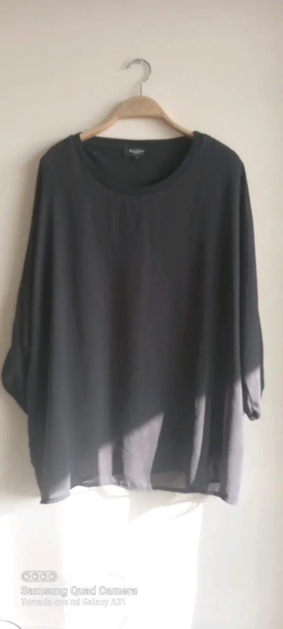 Polera ancha negra casual