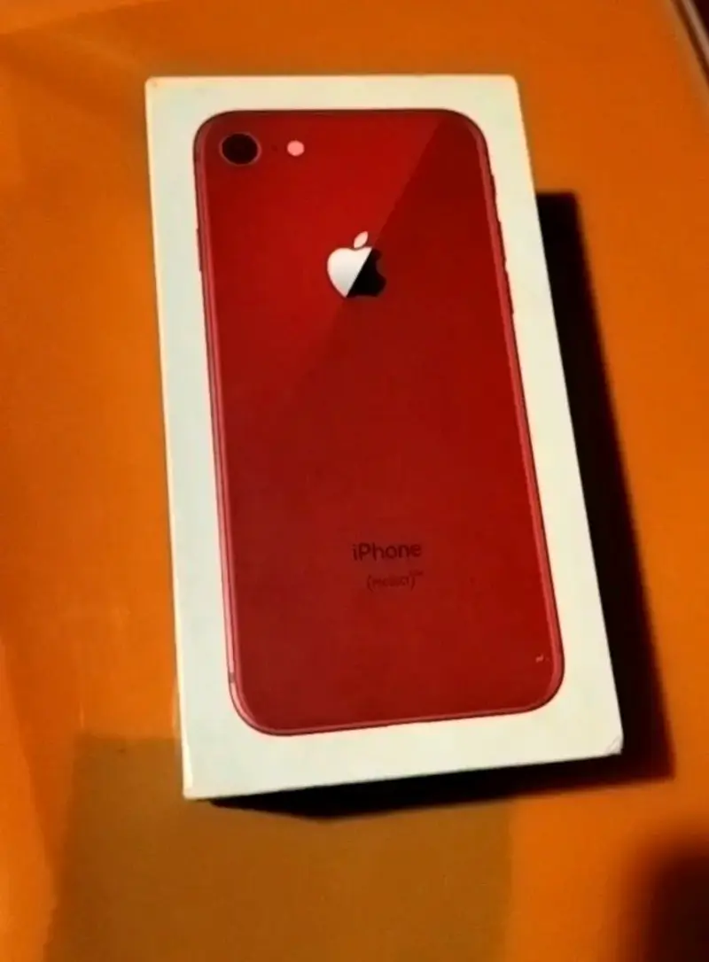 iPhone rojo en caja original - 3