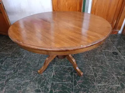 Mesa redonda de madera con grieta - miniatura 5