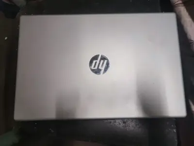 Laptop HP Intel i3 con 8GB RAM - miniatura 2