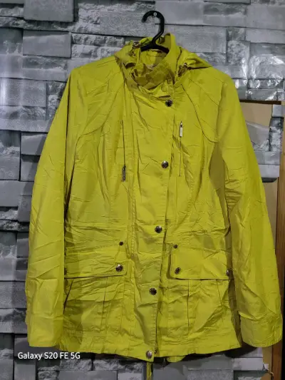 Chaqueta amarilla para la lluvia - miniatura 1