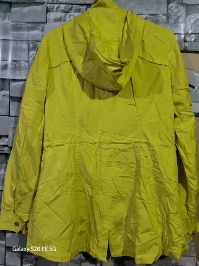 Chaqueta amarilla para la lluvia - miniatura 2