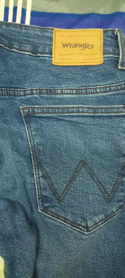 Jeans azules clásicos - miniatura 10
