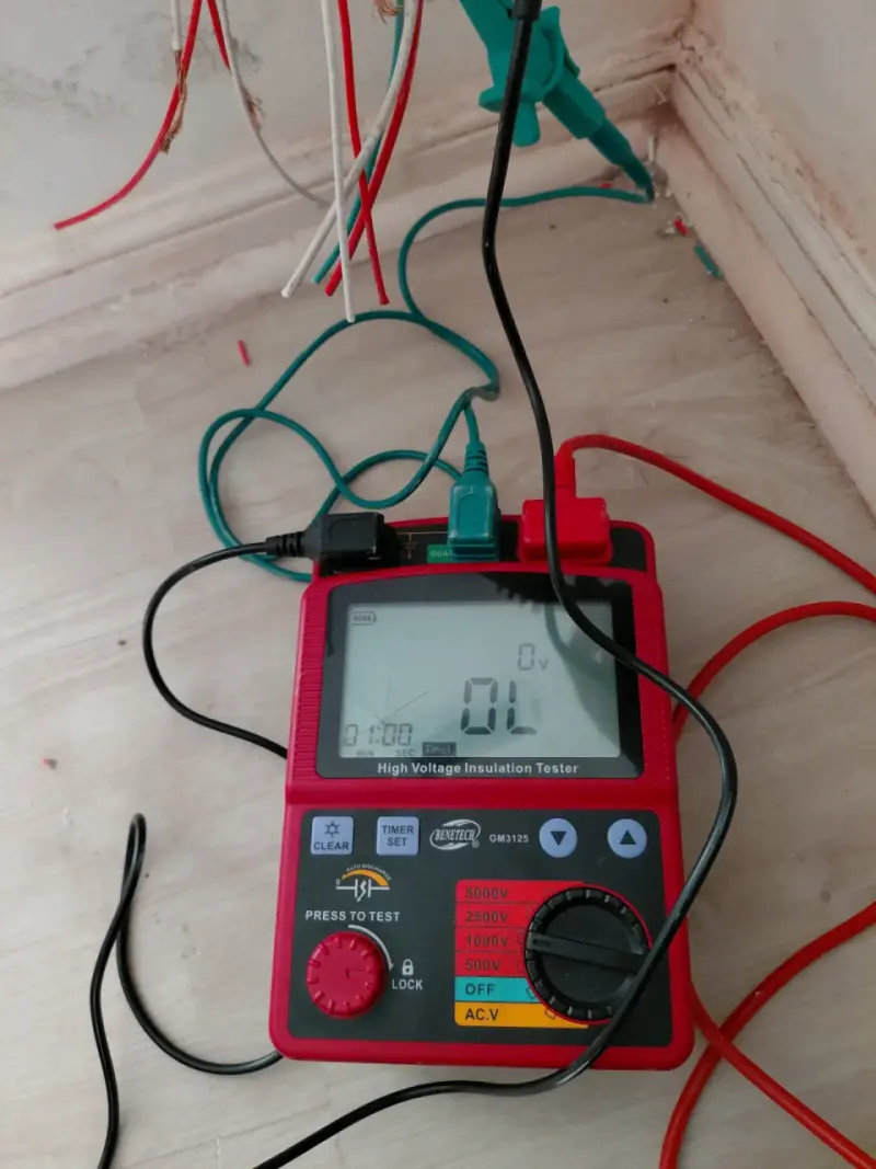Tester de alta tensión BENETECH - 1
