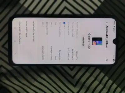 Teléfono Samsung negro triple cámara - miniatura 3