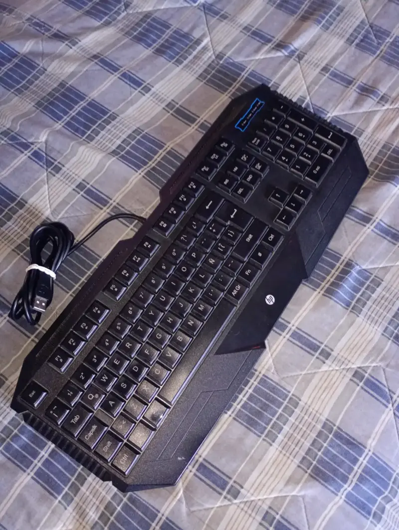 Teclado gamer HP negro - 2