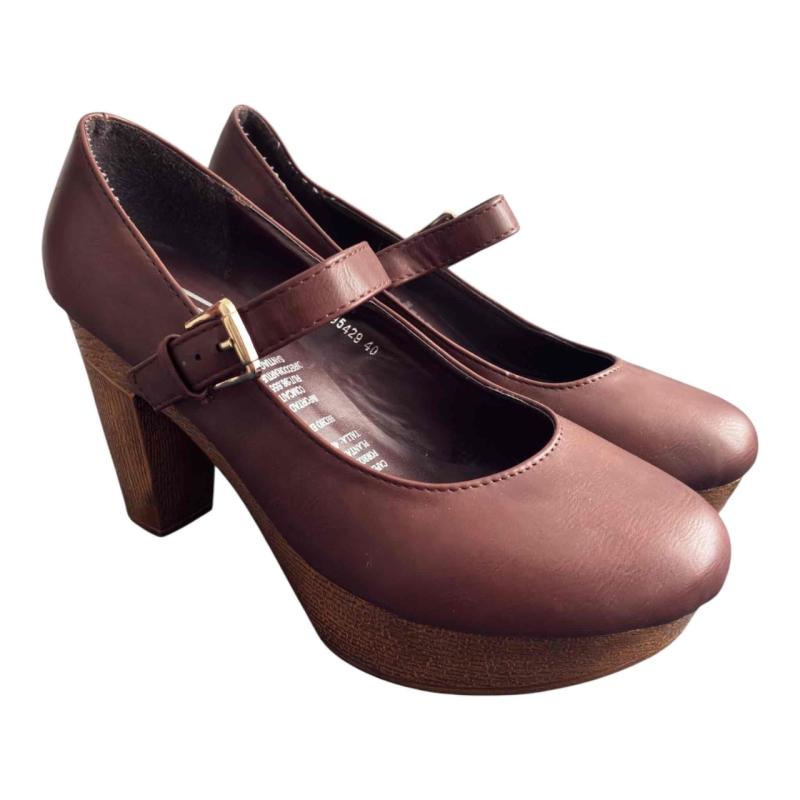 Zapatos tacón café con correa - 1