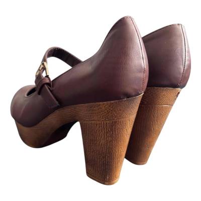 Zapatos tacón café con correa - miniatura 3