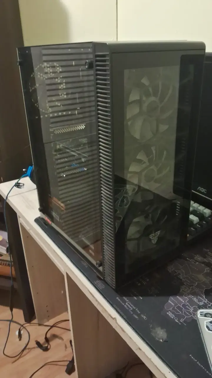 Torre de PC gamer con ventiladores - 1