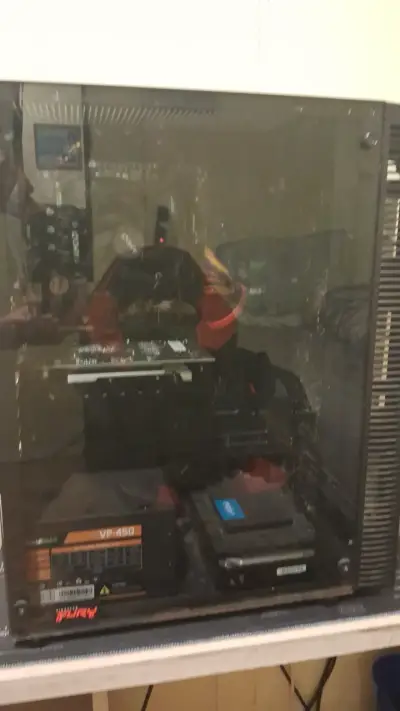 Torre de PC gamer con ventiladores - miniatura 2