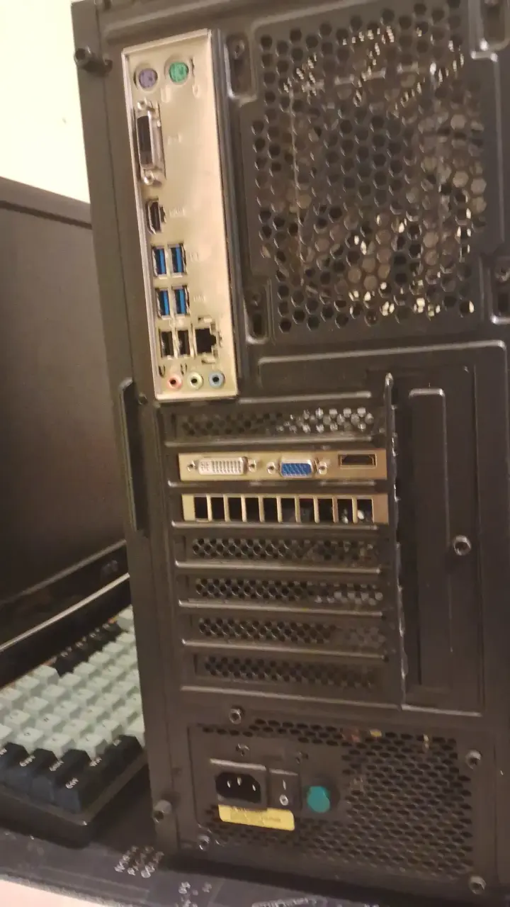 Torre de PC gamer con ventiladores - 3
