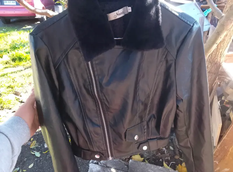 Chaqueta negra estilo biker - 1