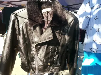 Chaqueta negra estilo biker - miniatura 2