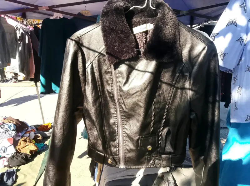 Chaqueta negra estilo biker - 3