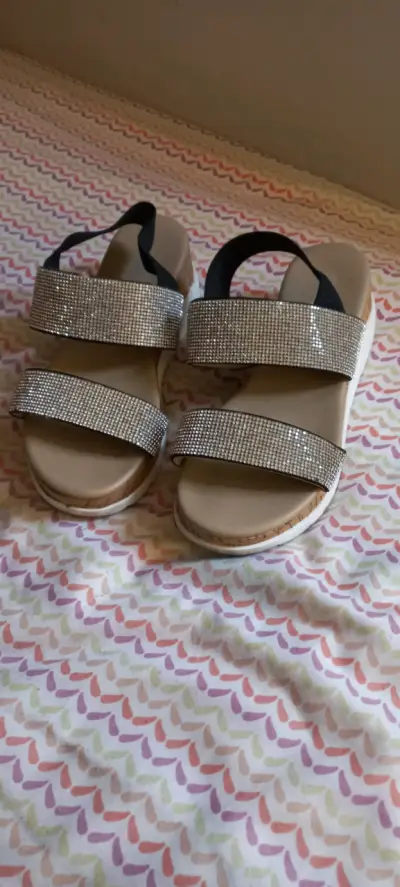 Sandalias negras con tachas - miniatura 2