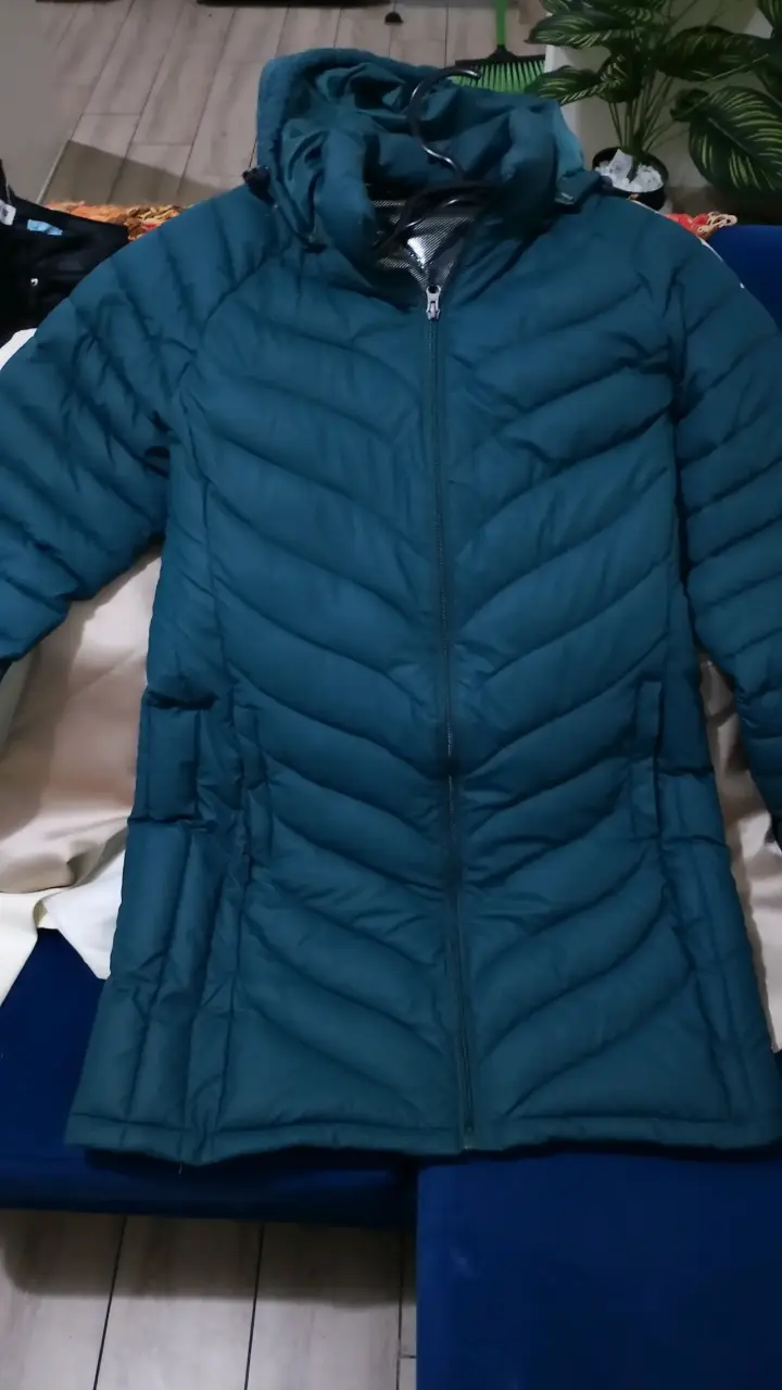 Parka verde con capucha