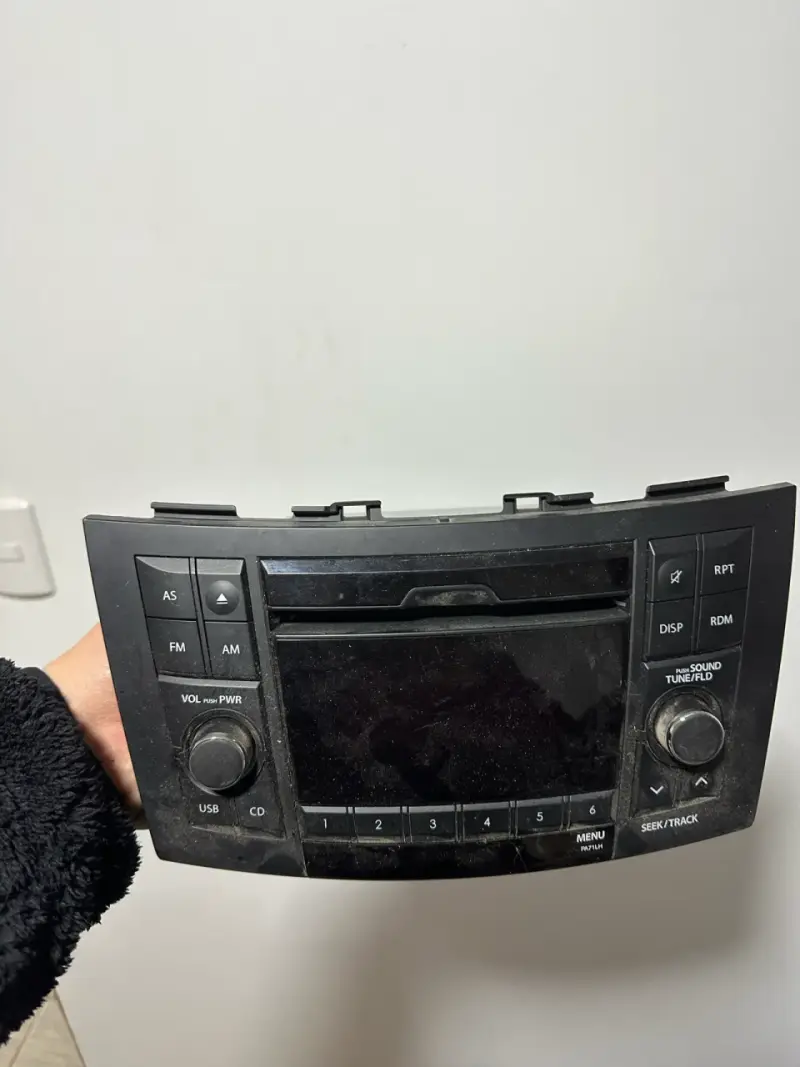 Radio Suzuki Swift - 1