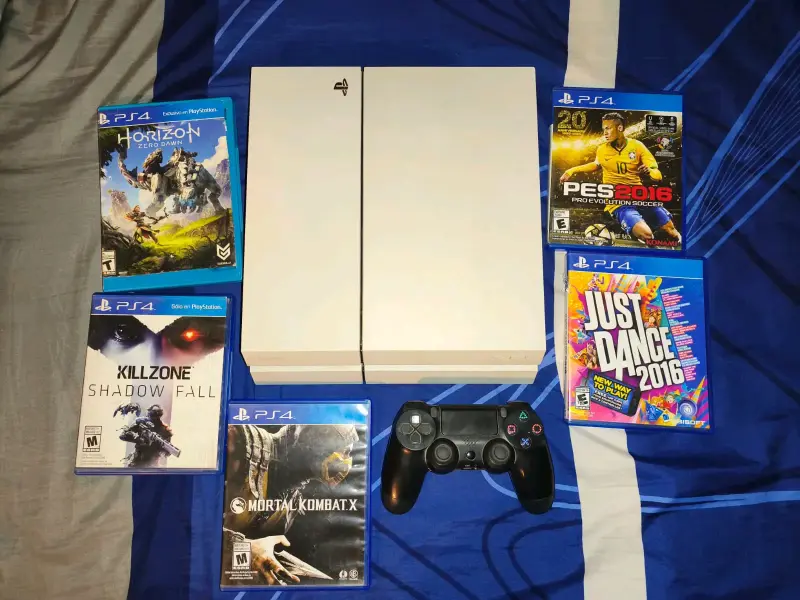 Consola PS4 con 6 juegos
