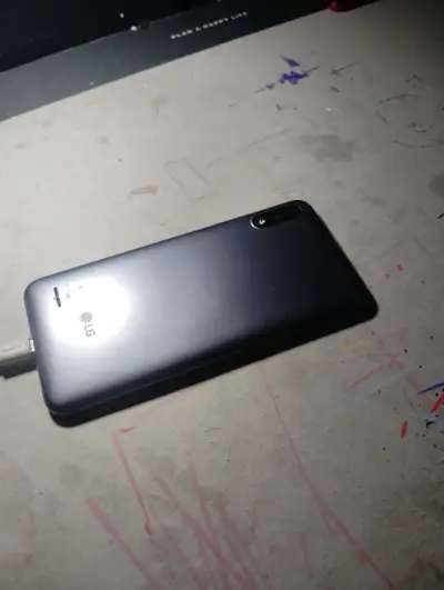 Teléfono LGk22 básico usado - miniatura 1