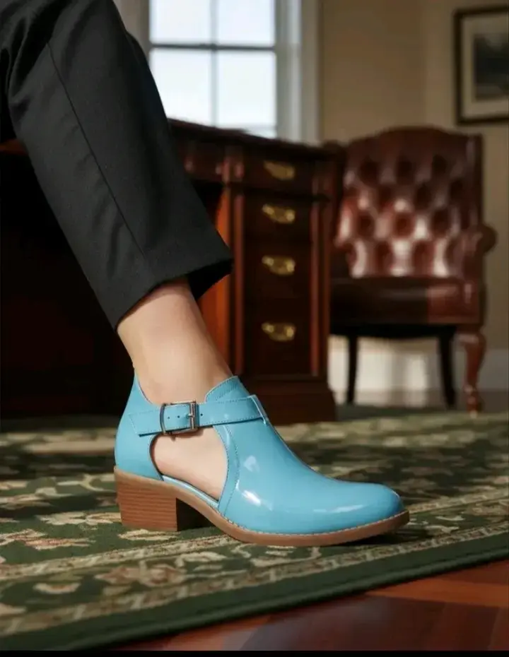Zapato charol celeste