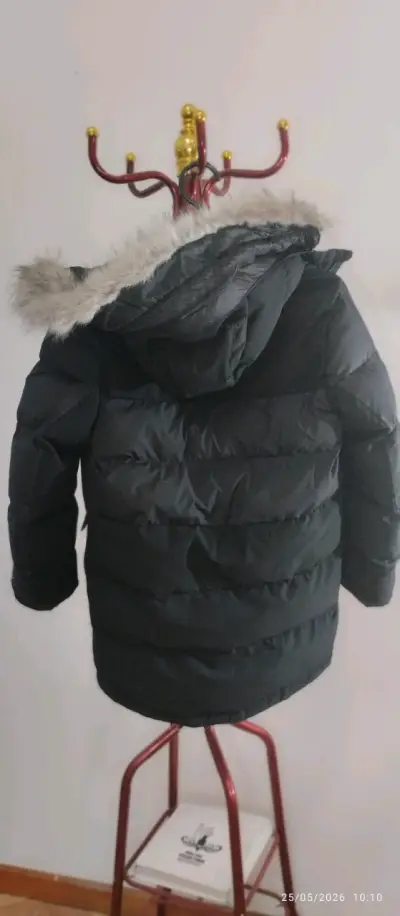 Parka negra con capucha de Columbia talla 10-12 - miniatura 2