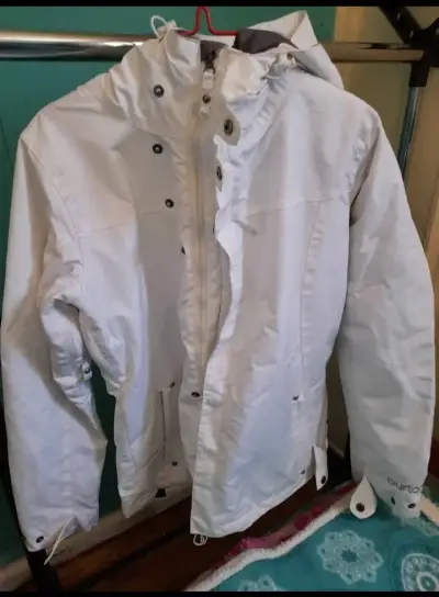 Chaqueta blanca impermeable - miniatura 1