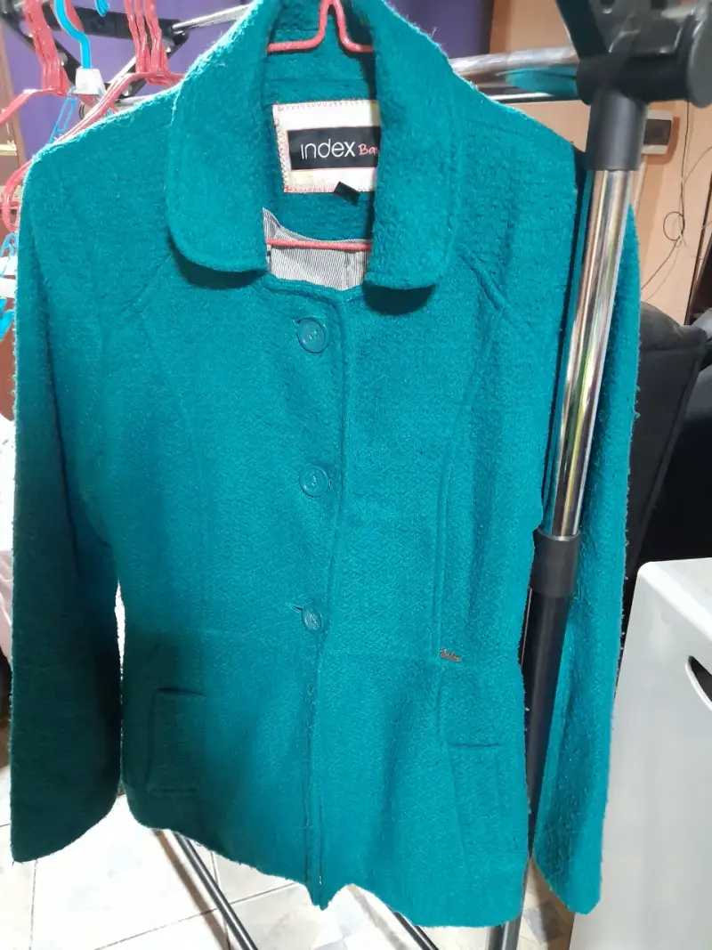 Chaqueta verde con botones