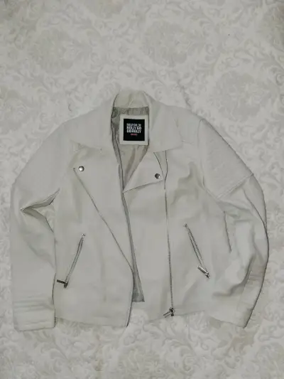 Chaqueta blanca estilo biker - miniatura 1