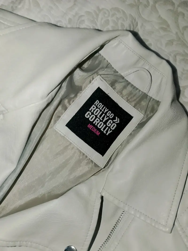 Chaqueta blanca estilo biker - 3