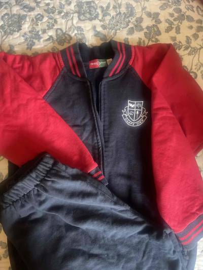Conjunto deportivo escolar rojo y negro - miniatura 2