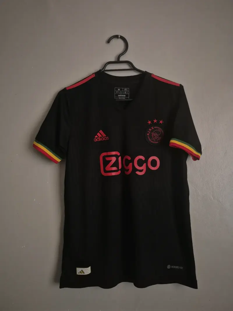 Camisetas de futbol retro y actuales - 2