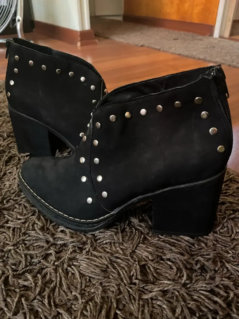 Botines negros con tachas - 4