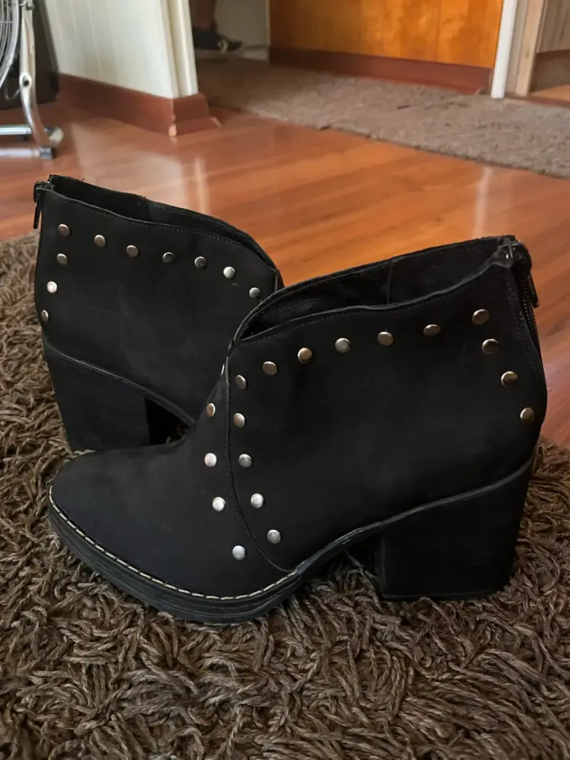 Botines negros con tachas - 6