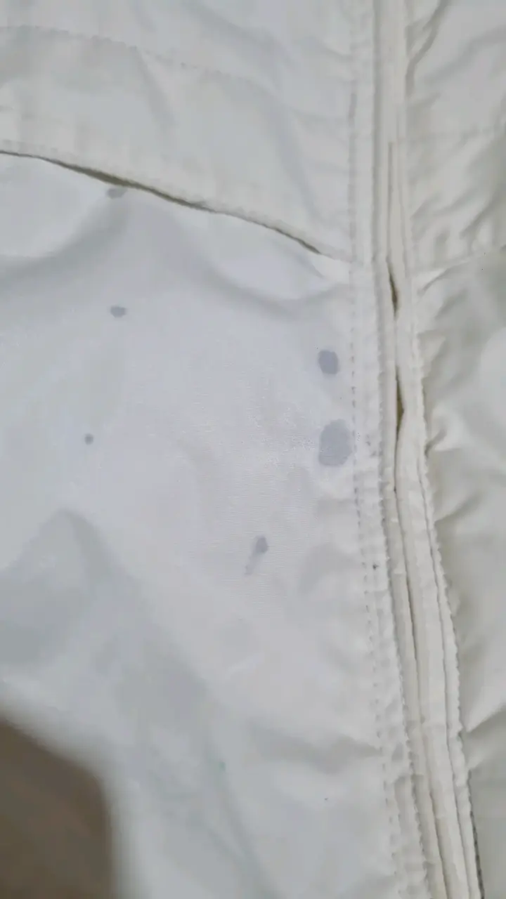 Chaqueta impermeable beige - 5