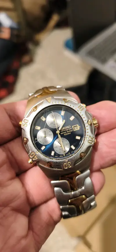 Reloj cronógrafo Seiko dorado y plateado - miniatura 1