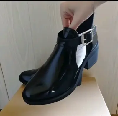 Botines de charol negro - miniatura 1