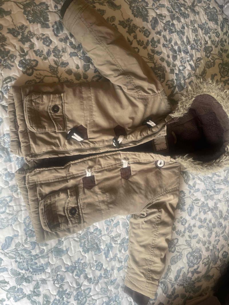 Chaqueta beige con capucha de piel - 1