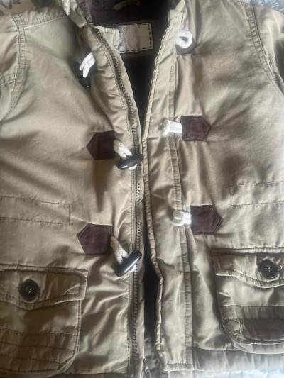 Chaqueta beige con capucha de piel - miniatura 3