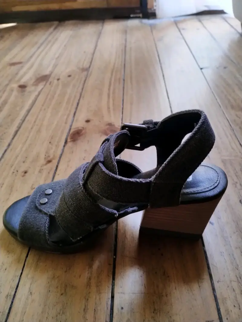 Sandalias gris oscuro CAT de tela - 2