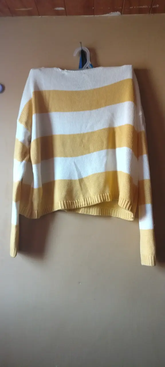Suéter a rayas blanco y amarillo - 2