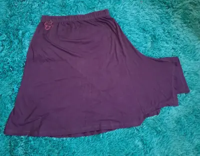 Falda morada con diseño floral - miniatura 2