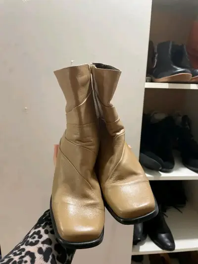 Botines beige con cierre - miniatura 1