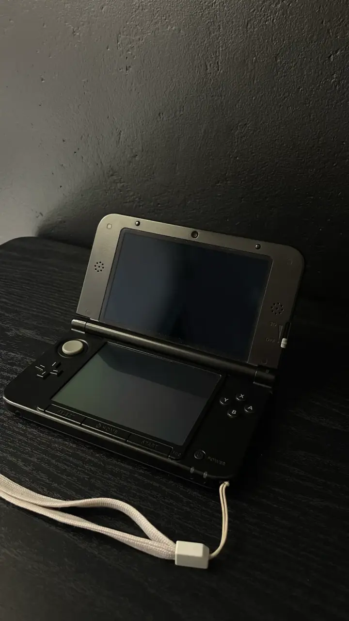Nintendo 3DS XL - 6