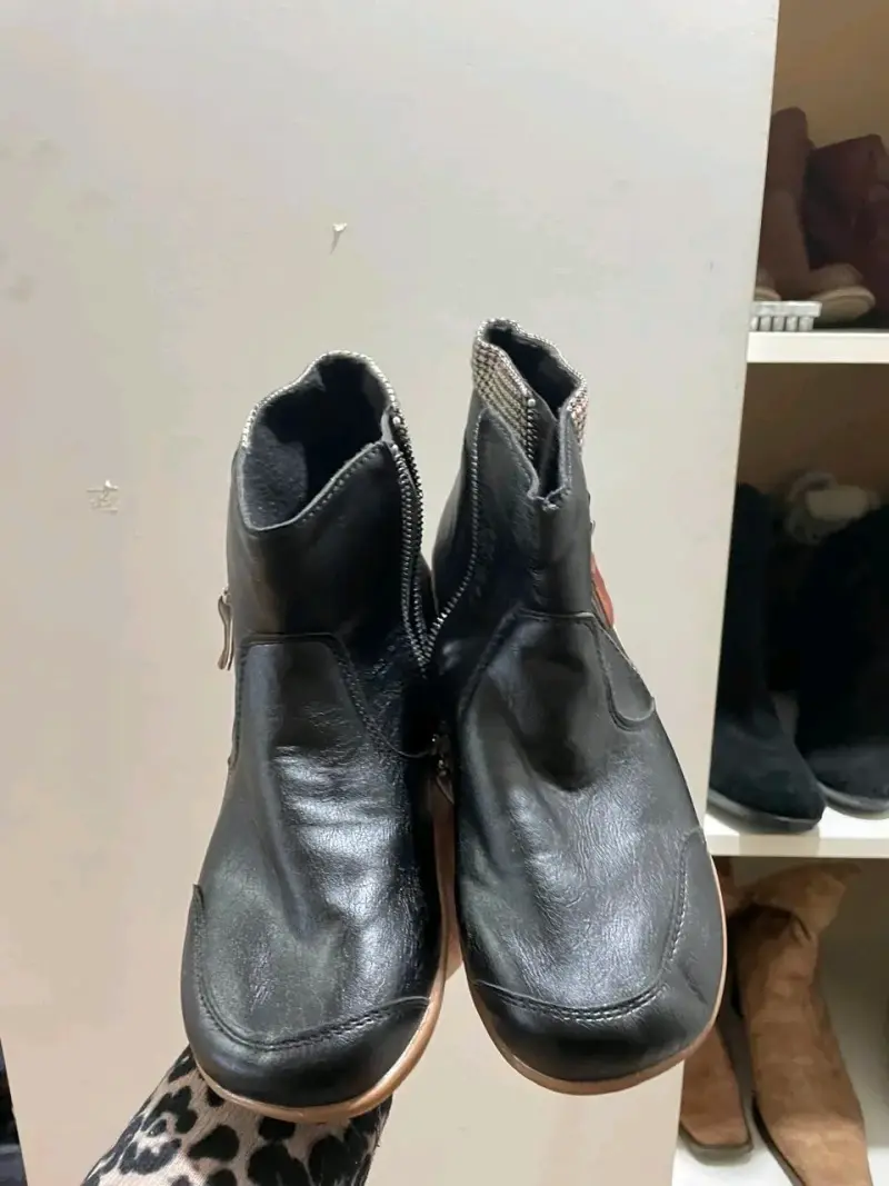 Botines negros de cuero - 1